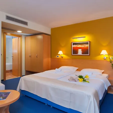 Saudade Otel Gradac (Split-Dalmatia)