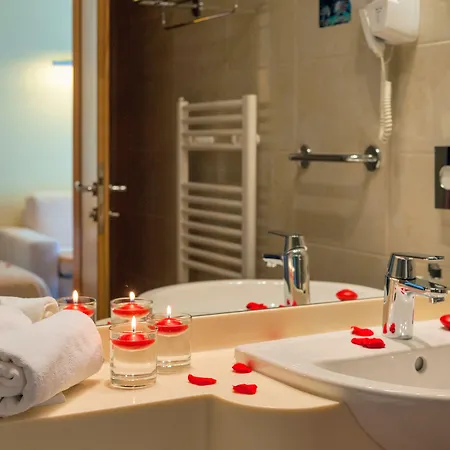 Saudade Otel Gradac (Split-Dalmatia)